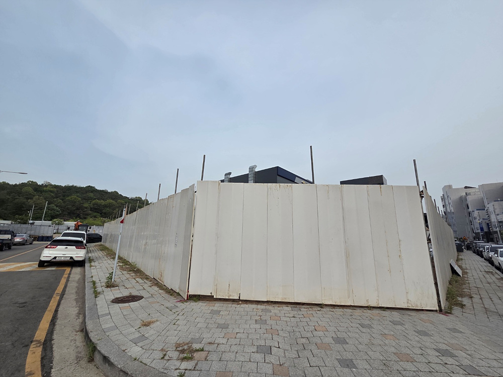 19. 휀스 및 허가표지판 사진 (2).jpg